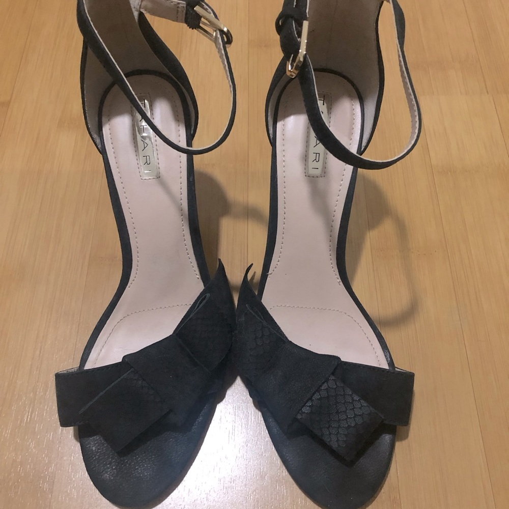 Tahari Black Heels Size 9